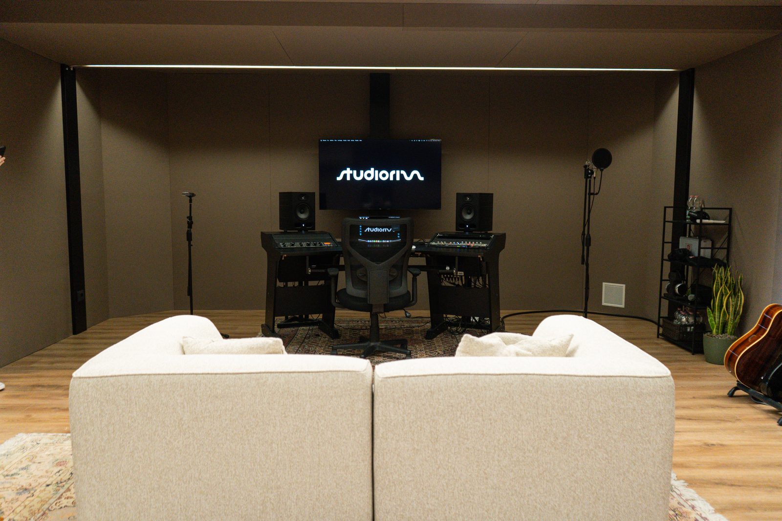Studio Riva — desk e seduta artisti